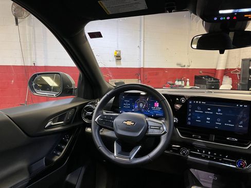 Used 2025 Chevrolet Equinox LT image 33