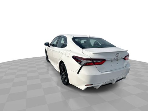 Used 2021 Toyota Camry SE image 6