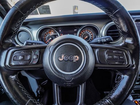 Used 2021 Jeep Gladiator Willys image 15