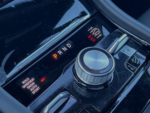 New 2024 Jeep Grand Cherokee Overland w/ Luxury Tech Group IV image 20