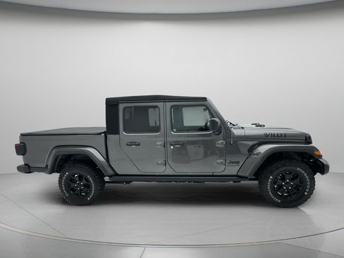Used 2022 Jeep Gladiator Sport AWD/4WD image 3