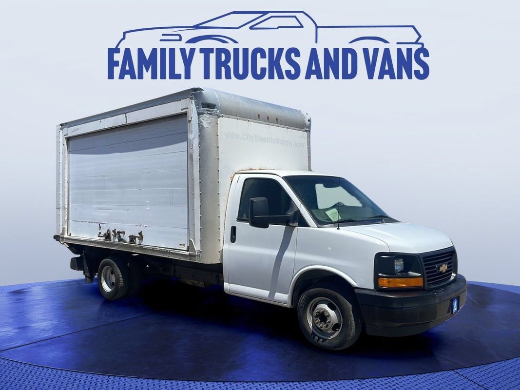 Used 2017 Chevrolet Express 4500 RWD image 6