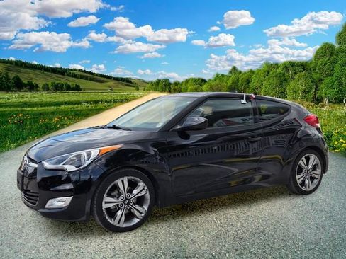 Used 2017 Hyundai Veloster Value Edition FWD image 2