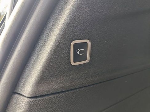 New 2025 Chrysler Pacifica Select FWD image 13