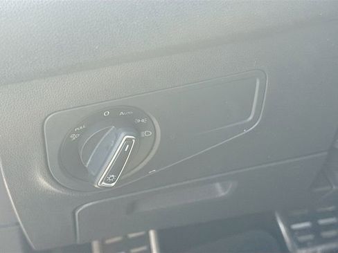 Used 2022 Volkswagen Tiguan SEL R-Line image 11