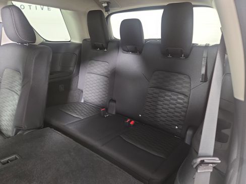 Used 2025 Nissan Pathfinder SV image 13