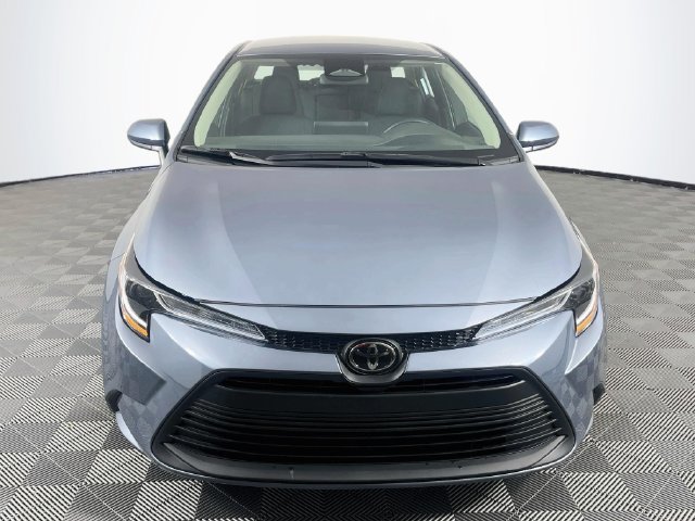 Used 2025 Toyota Corolla LE w/ Convenience Package FWD image 3