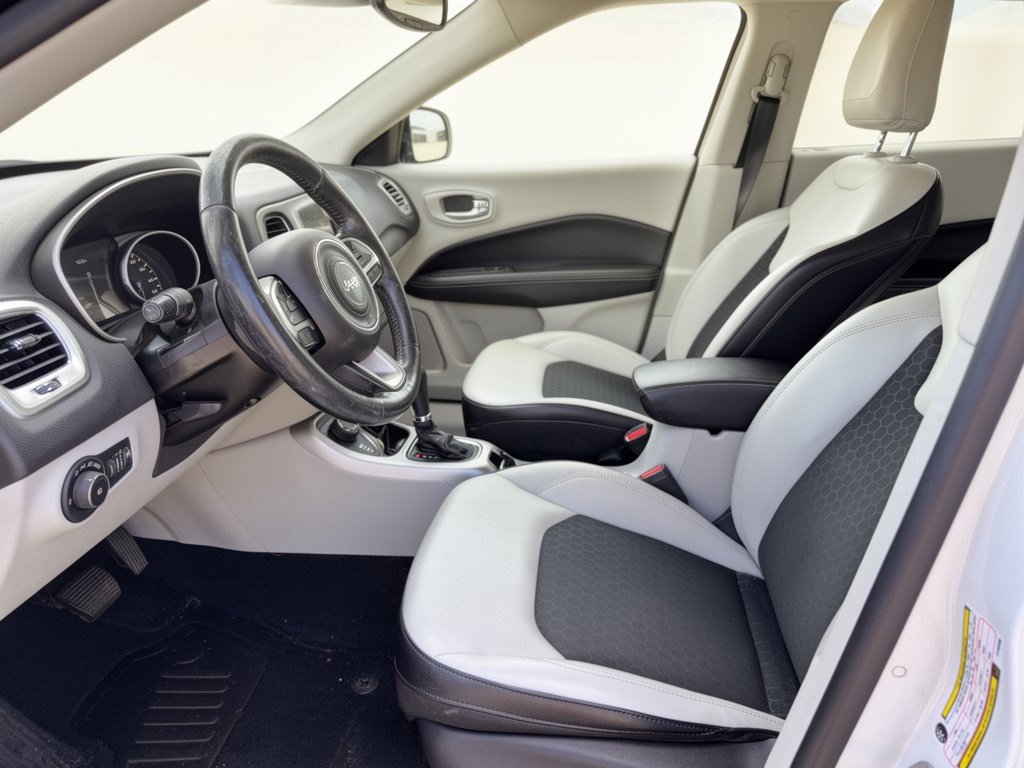 Used 2018 Jeep Compass Latitude w/ Popular Equipment Group AWD/4WD image 5