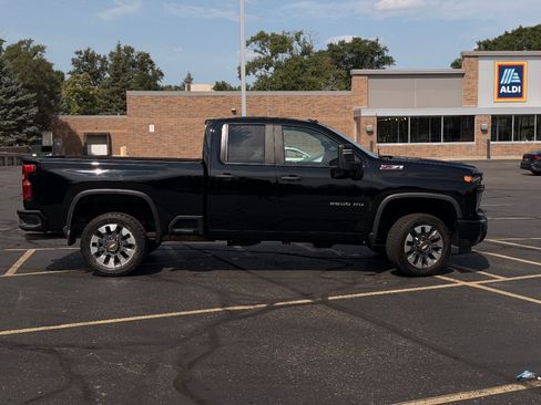 Used 2024 Chevrolet Silverado 2500 Custom w/ Custom Convenience Package AWD/4WD image 9