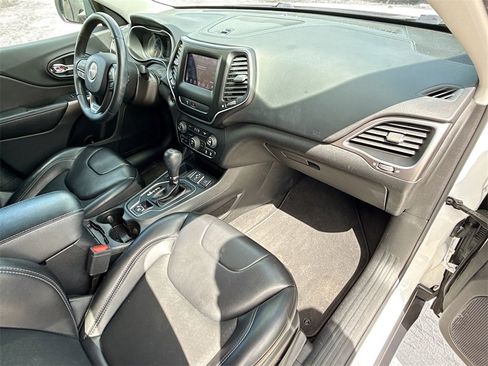 Used 2019 Jeep Cherokee Latitude Plus image 33