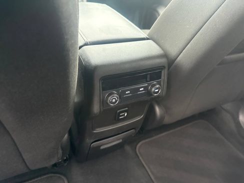 Used 2018 GMC Acadia SLE FWD image 31