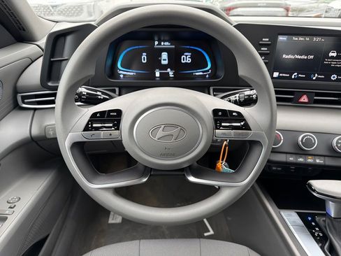 Used 2026 Hyundai Elantra SE w/ Cargo Package image 15