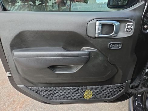 Used 2024 Jeep Gladiator Mojave w/ Technology Group image 17