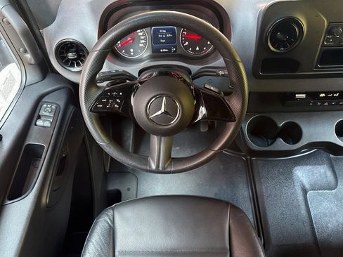 Used 2025 Mercedes-Benz Sprinter 2500 image 18