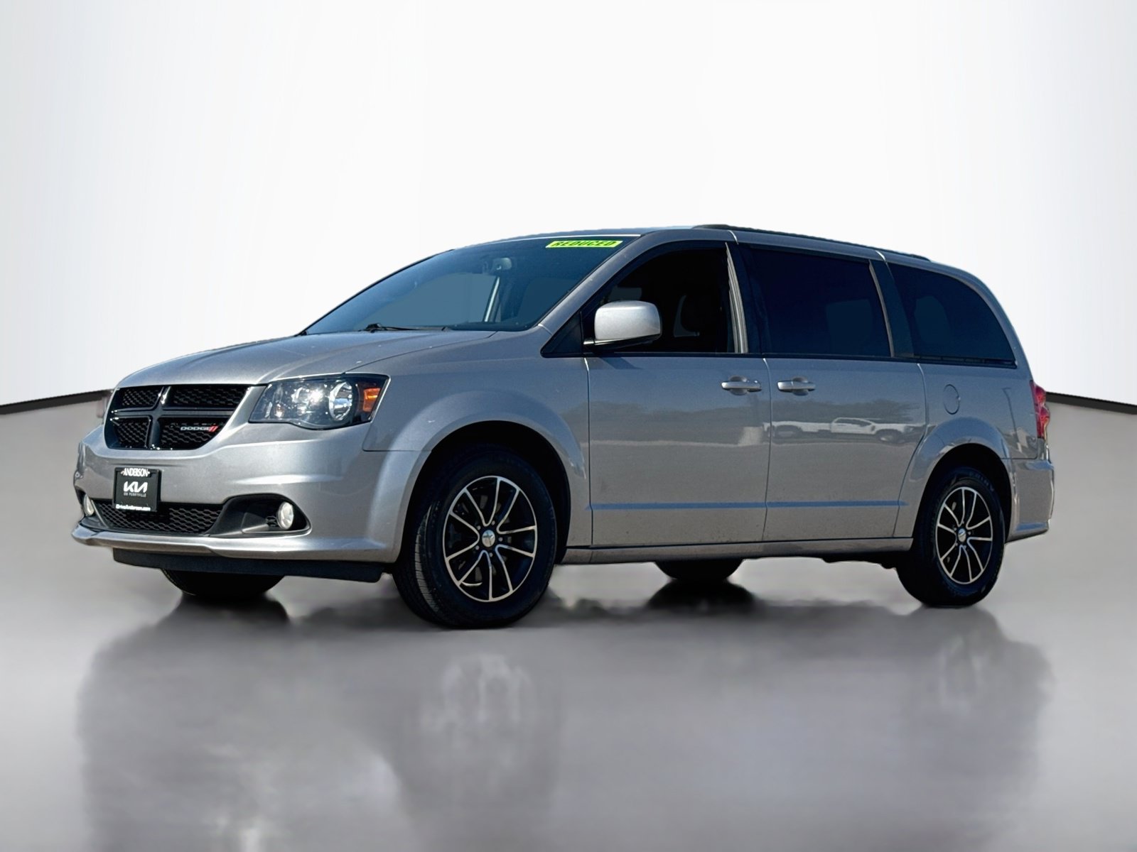 Used 2018 Dodge Grand Caravan SE FWD image 3
