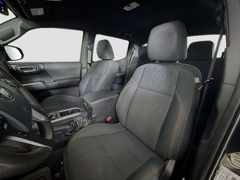 Used 2020 Toyota Tacoma TRD Sport image 12