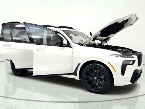 Used 2024 BMW X7 xDrive40i w/ Executive Package AWD/4WD image 11