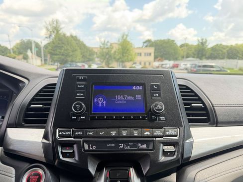 Used 2018 Honda Odyssey LX image 13