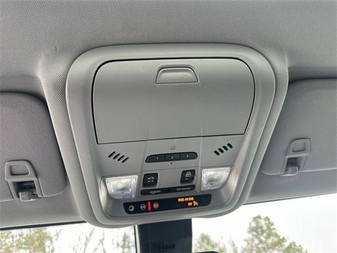 Used 2022 Chevrolet Equinox Premier image 25