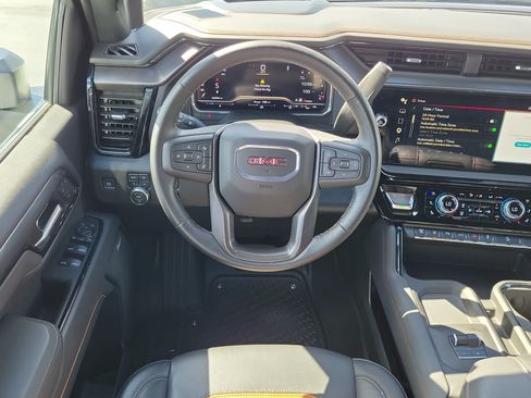 Used 2025 GMC Sierra 2500 AT4 w/ AT4 Premium Plus Package AWD/4WD image 19