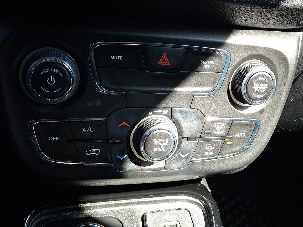 Used 2020 Jeep Compass Latitude AWD/4WD image 19
