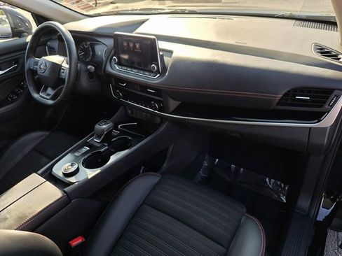 Used 2025 Nissan Rogue SV w/ Rock Creek Premium Package image 9