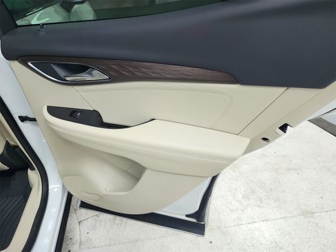 Used 2023 Buick Envision Avenir image 43