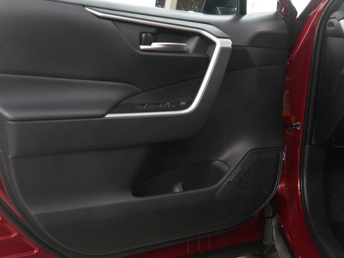 Used 2025 Toyota RAV4 XLE w/ Convenience Package image 19