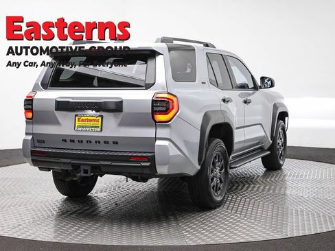Used 2025 Toyota 4Runner SR5 AWD/4WD image 5