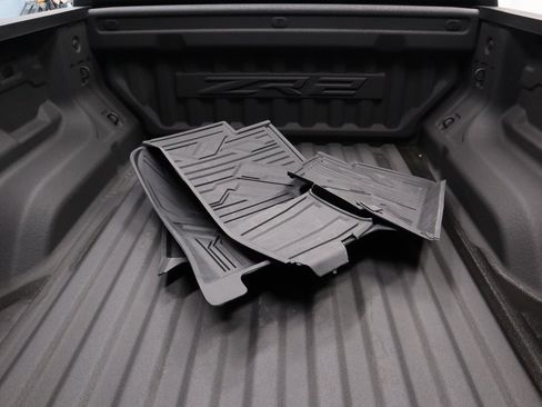 Used 2024 Chevrolet Colorado ZR2 w/ ZR2 Convenience Package III image 18