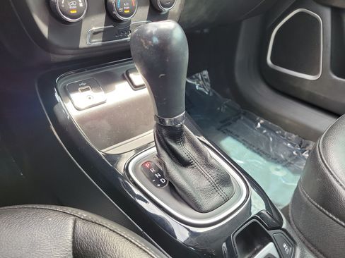 Used 2018 Jeep Compass Latitude FWD image 28