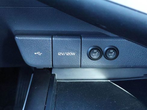 Used 2022 Toyota Camry SE image 25