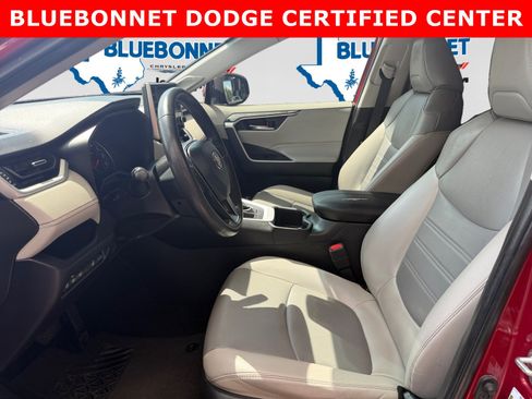 Used 2022 Toyota RAV4 XLE Premium FWD image 11
