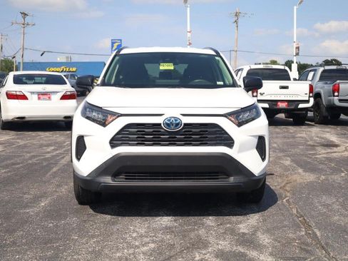 Used 2022 Toyota RAV4 LE AWD/4WD image 2
