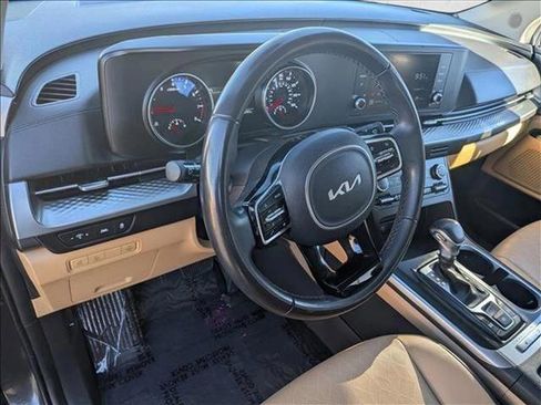 Used 2024 Kia Carnival LX image 10