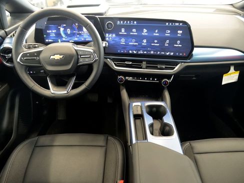 Certified 2025 Chevrolet Equinox EV LT w/ Convenience Package II image 17