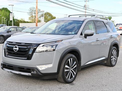 Used 2023 Nissan Pathfinder Platinum AWD/4WD image 6