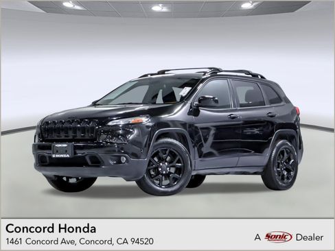 Used 2016 Jeep Cherokee Latitude w/ Cold Weather Group AWD/4WD image 1