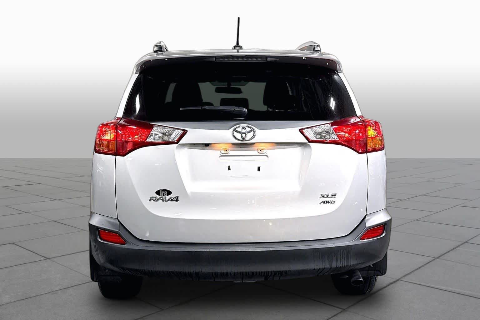 Used 2015 Toyota RAV4 XLE AWD/4WD image 5