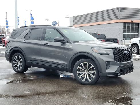New 2026 Ford Explorer ST-Line image 2
