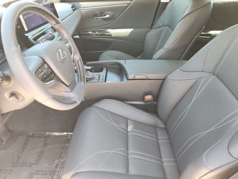 Used 2024 Lexus ES 350 w/ Technology Package FWD image 6