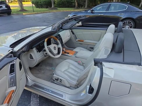 Used 2006 Cadillac XLR RWD image 5