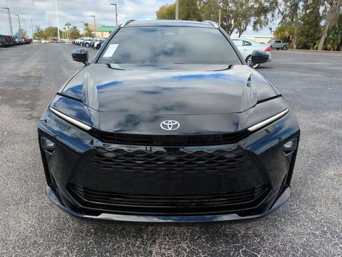 Used 2025 Toyota Crown Signia image 3