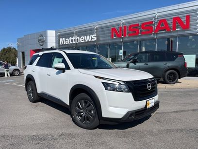 New 2025 Nissan Pathfinder SV w/ Black Appearance Package