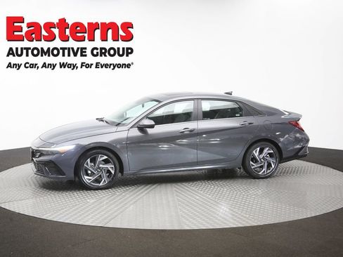 Used 2025 Hyundai Elantra SEL FWD image 60