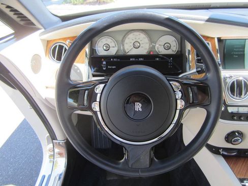 Used 2016 Rolls-Royce Dawn RWD image 42
