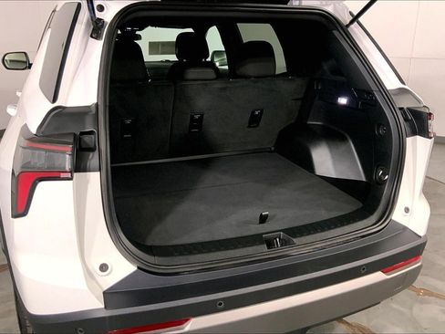 Used 2026 Chevrolet Equinox LT AWD/4WD image 4