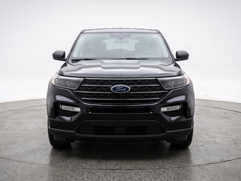 Used 2024 Ford Explorer XLT w/ Equipment Group 202A image 2