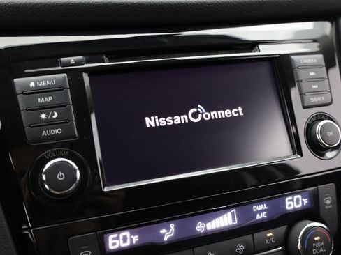 Used 2020 Nissan Rogue SL FWD image 25