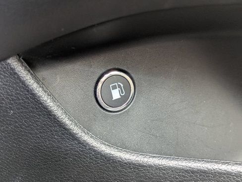 Used 2024 Chrysler Pacifica Limited FWD image 35